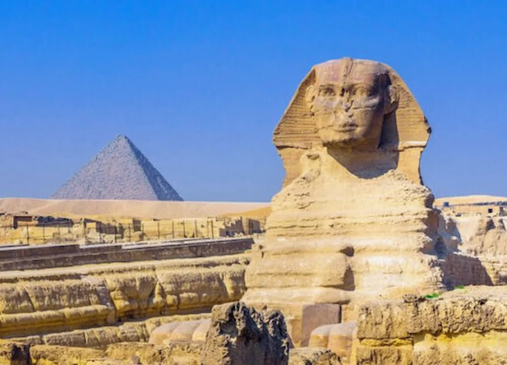 Giza Pyramids and Sphinx Tour & Egyptian Museum Experience