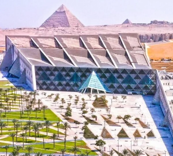 Giza Pyramids and Sphinx Tour & Egyptian Museum Experience