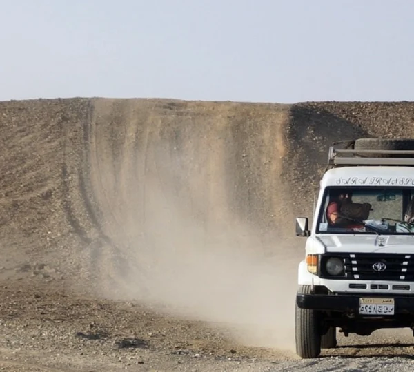 Hurghada Jeep Safari 4×4, Camel Ride & Show