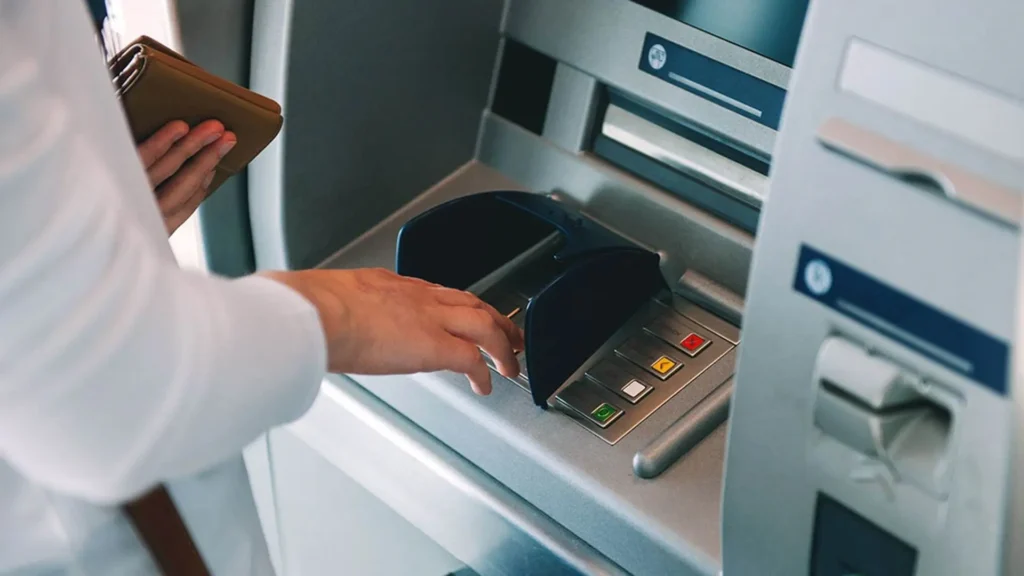 What Currency Does Egypt Use and Preparing for Your Trip Cash vs. Card